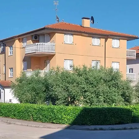 Ula La *