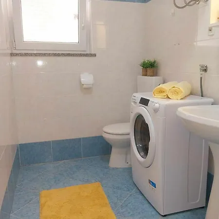 Ula La Apartment *