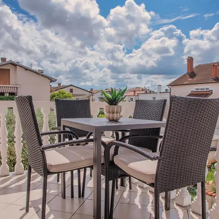 Ula La Apartment