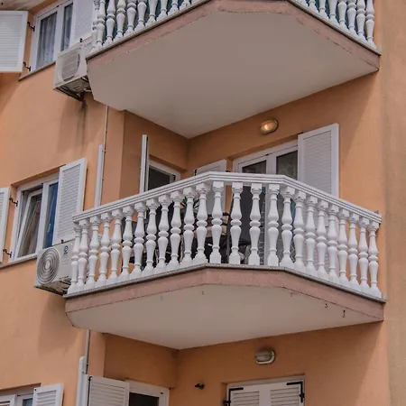 Apartment Ula La *