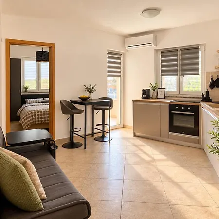 Ula La - Stylish Boutique & Free Private Parking Apartment *